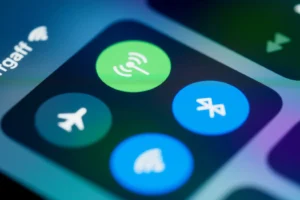 Smartphone Bluetooth connectivity for wireless hearing aids